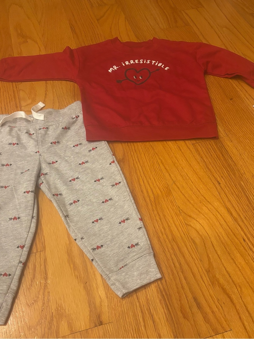 Cute NWOT Carter’s Valentine’s Day Outfit (18 months) for Your Little Guy!
